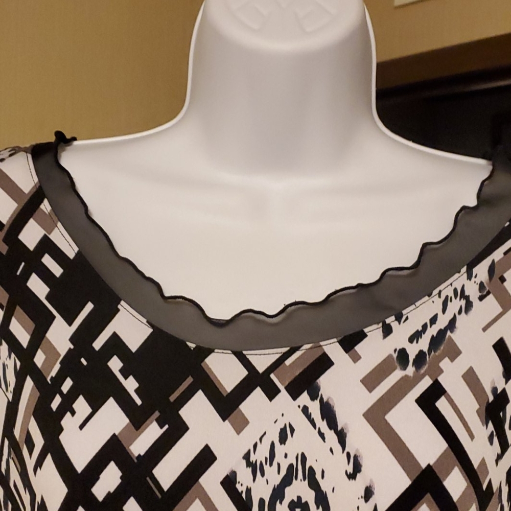 Plus Size Top - Picture 4 of 4
